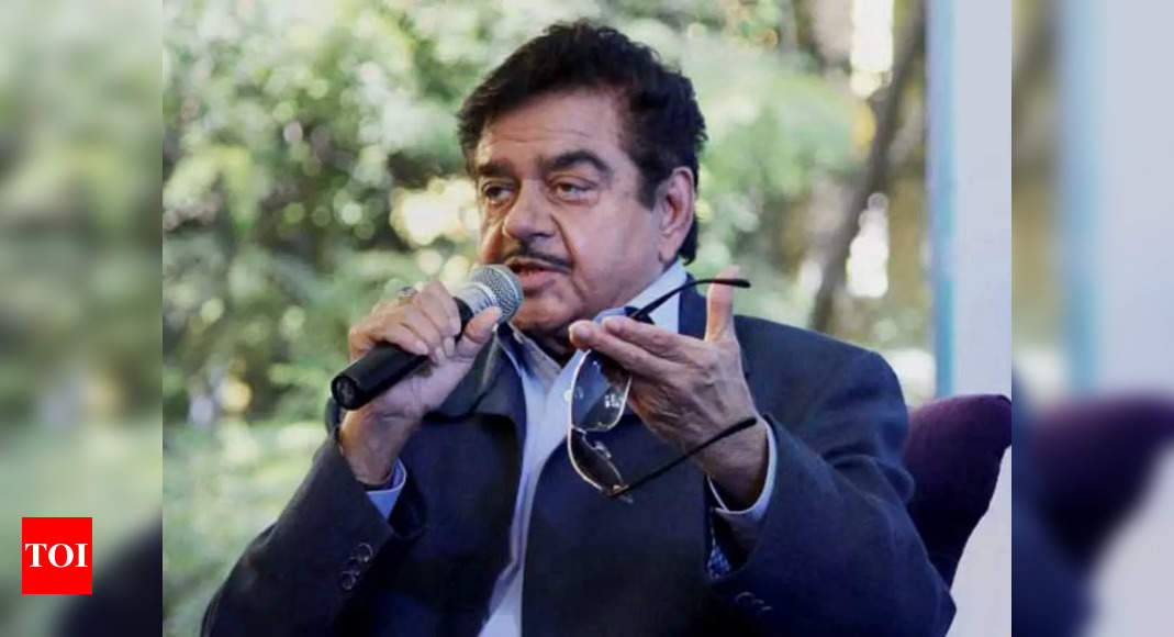 Shatrughan Sinha calls out ‘Boycott Bollywood’ trend: The troll army is sitting there purposely to speak against you – Times of India
