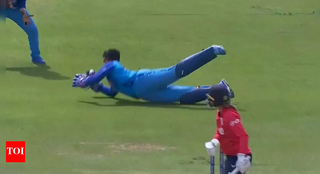 Watch: India keeper Richa Ghosh grabs a one-handed screamer to dismiss Danielle Wyatt | Cricket News – Times of India