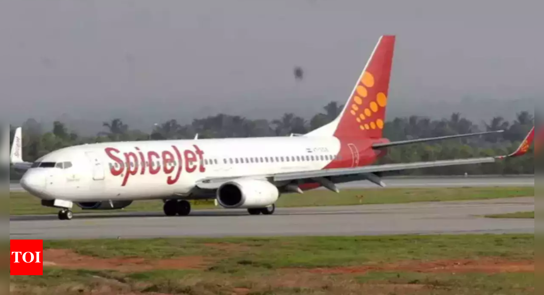 Spicejet:  SpiceJet flight to Kandla turns back mid-air due to fall in cabin pressure | India News – Times of India