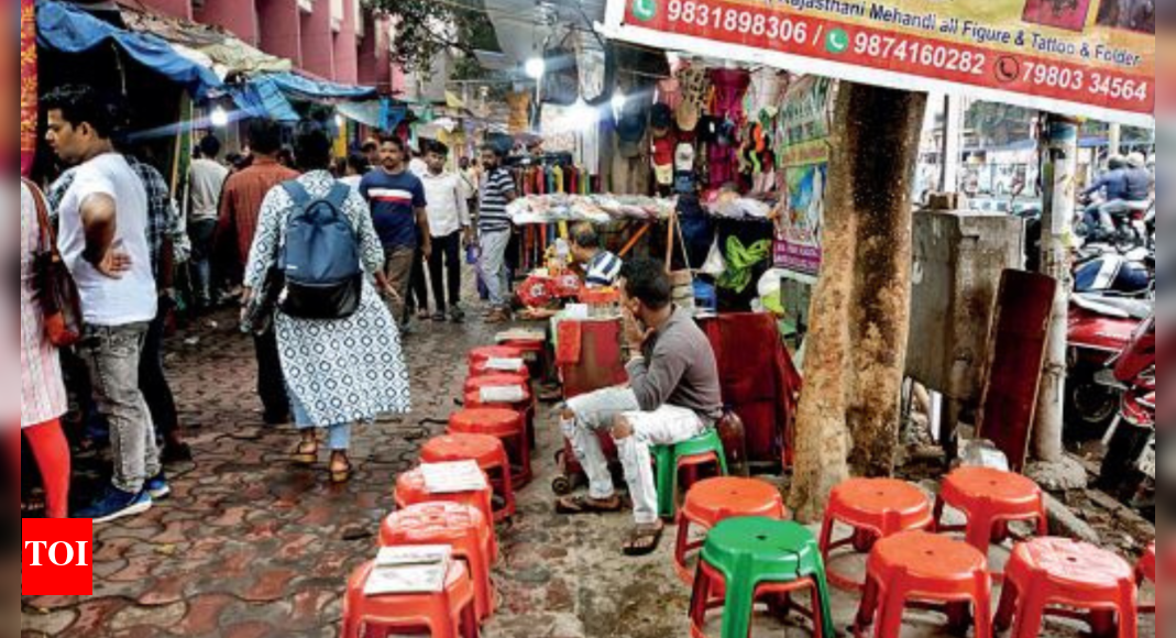 A square feet of pavement at Kolkata's New Market goes for Rs 25,000