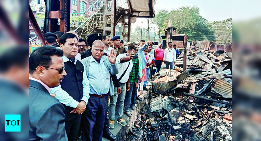 सर्बानंद सोनोवाल: आग से प्रभावित जोरहाट बाजार के दुकानदारों का पुनर्वास करेंगे: सोनोवाल |  गुवाहाटी समाचार – टाइम्स ऑफ इंडिया