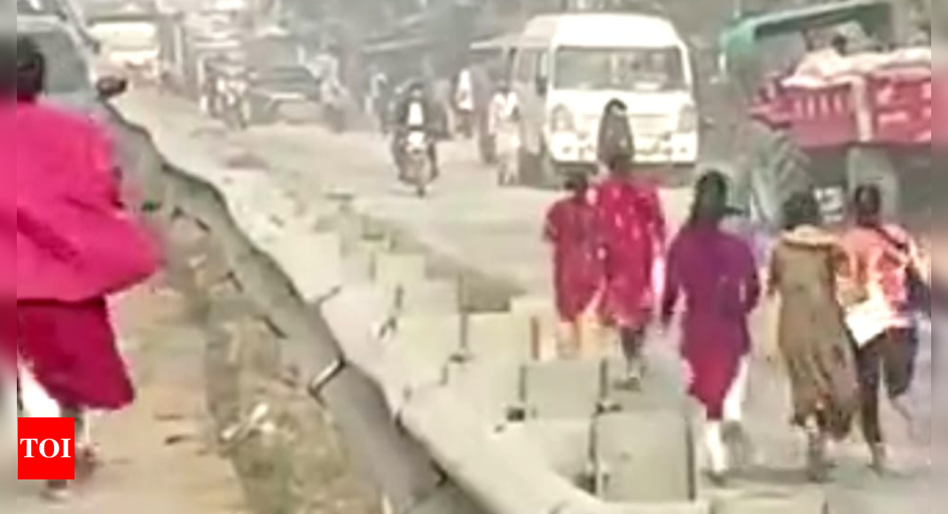 जाम में फंसी बिहार की छात्राएं परीक्षा केंद्रों तक पहुंचने के लिए 2 किमी दौड़ती हैं  पटना समाचार – टाइम्स ऑफ इंडिया