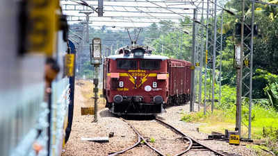 Goods train derails, traffic hit on Howrah-Mumbai line between Tatanagar and Kharagpur section
