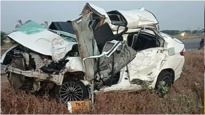 Five dead as car rams into lorry in Andhra Pradesh's Bapatla district