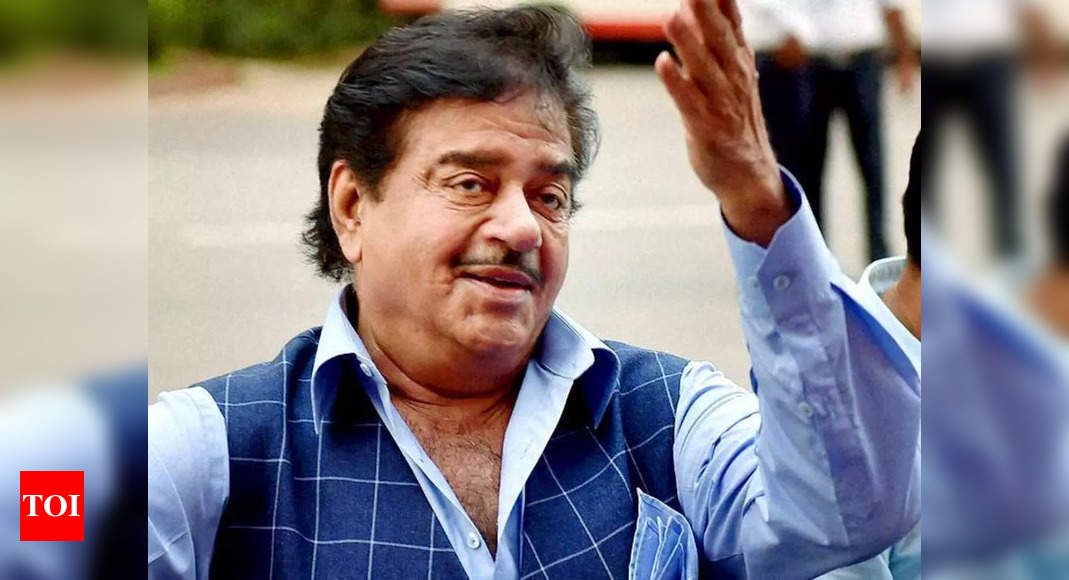 Shatrughan Sinha reveals how Dev Anand helped him overcome insecurities about the scar on his face – Times of India