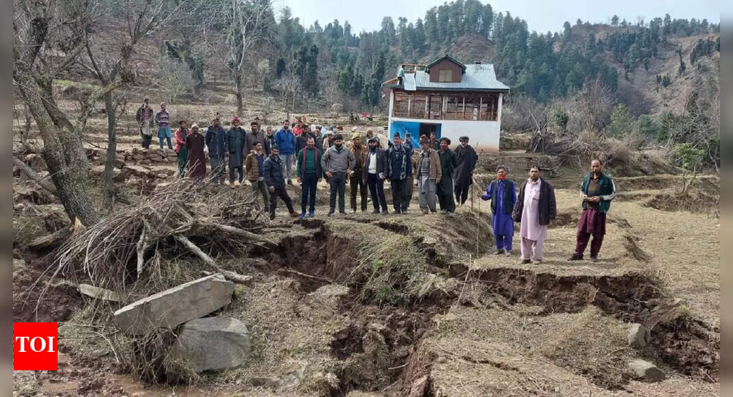 Landslide damages five houses in J&K's Ramban | Jammu News - Times of India