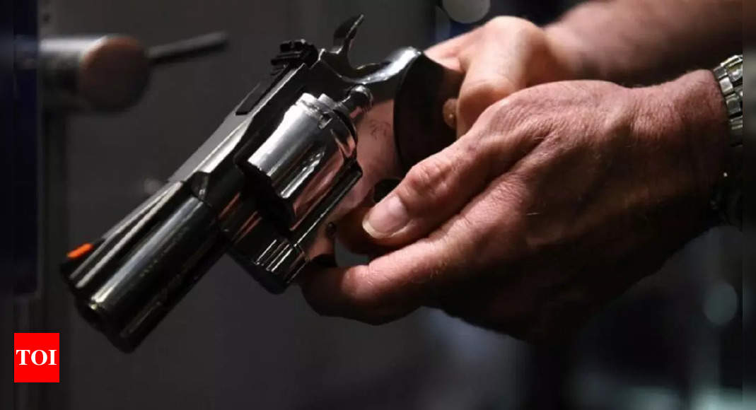 Three teenage girls and gunman dead in Texas shooting – Times of India
