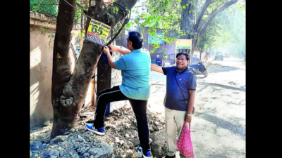 Residents of Kalyaninagar remove flexes nailed to trees