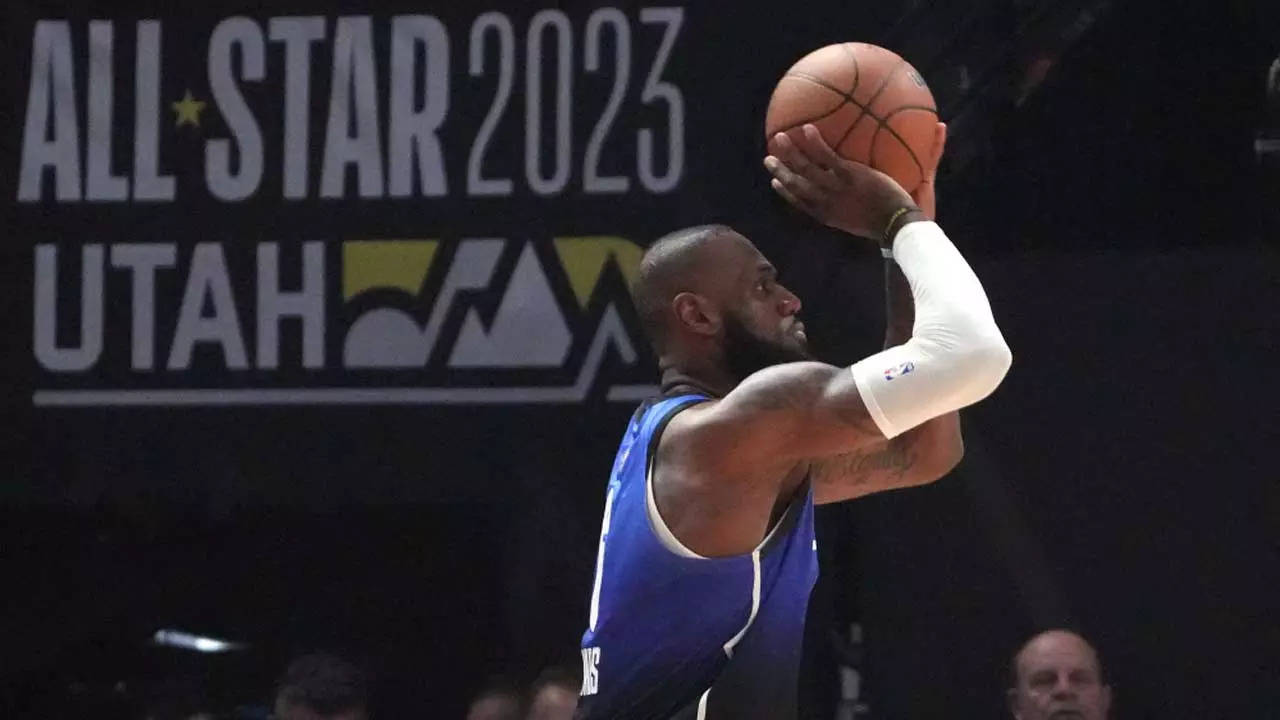 LeBron James: 'I'll be fine' after leaving All-Star game with injury