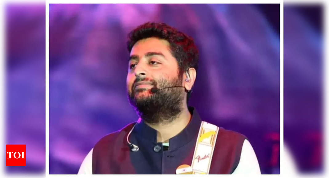 Arijit Singh breaks his silence over the ‘Gerua’ controversy for the first time; here’s what the singer had to say! – Times of India