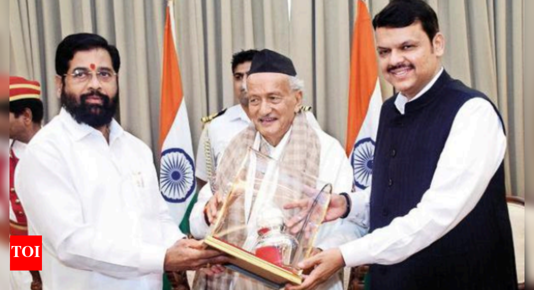 संत जैसे हैं उद्धव ठाकरे, बलि के बकरे की तरह सीएम की कुर्सी पर बिठाया: भगत सिंह कोश्यारी |  मुंबई समाचार – टाइम्स ऑफ इंडिया