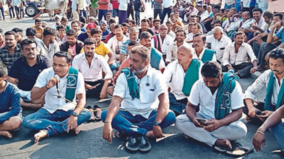 SP injured as ryots' protest over new underpass at Karnataka's Hankere turns violent