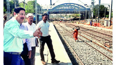 S Rly GM inspects Madurai jn work, Trichy section track