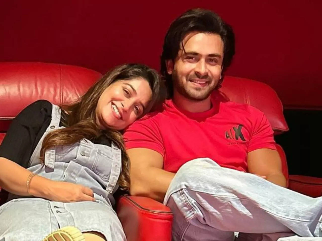 Mom-to-be Dipika Kakar surprises husband Shoaib Ibrahim with gifts as they  near their 5th wedding anniversary - Times of India
