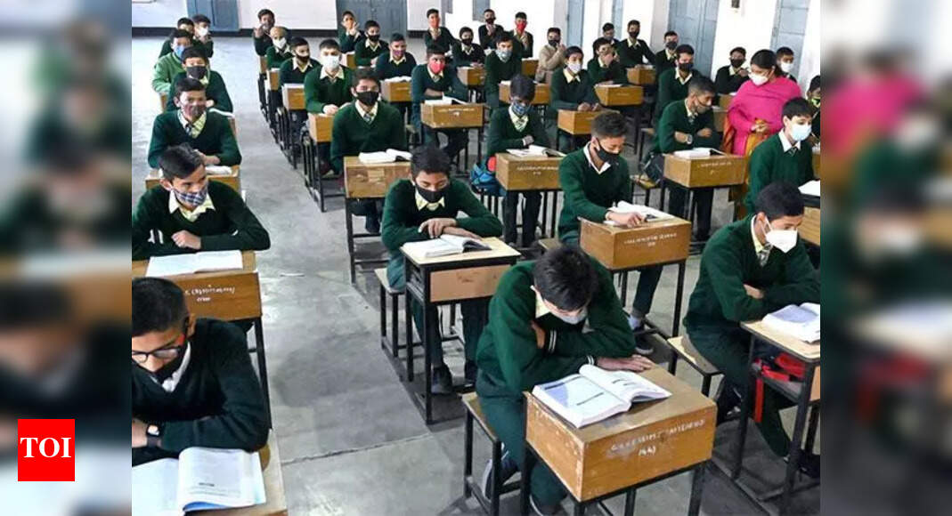 MAHARASHTRA BOARD 12TH ENGLISH QUESTION PAPER 2023 PDF DOWNLOAD WITH SOLUTIONS visual data 3