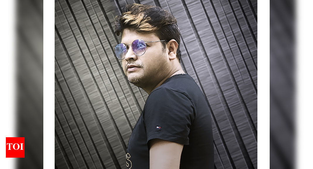 Music composer, singer and lyricist Sarbarish Majumder impresses