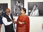 Vidya Balan attends Sudharak Olwe's photo exibition