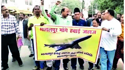 Social activists stage dharna, demand air services from Bhagalpur