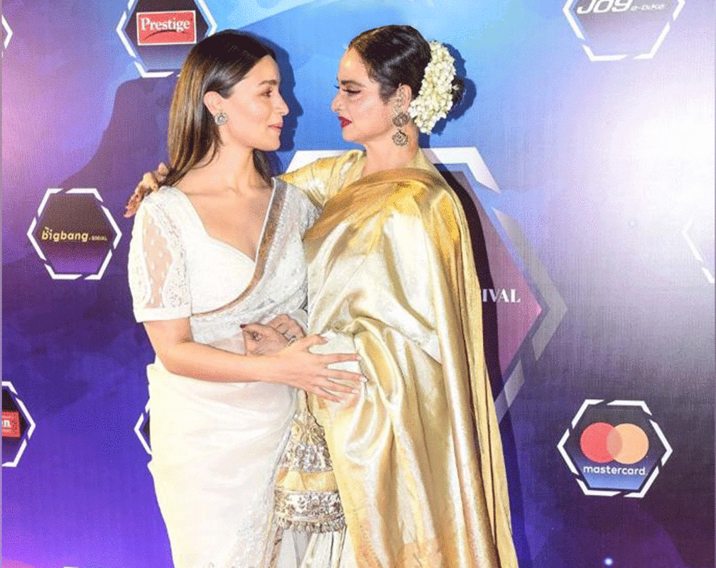 
Alia Bhatt and Rekha pose on the red carpet
