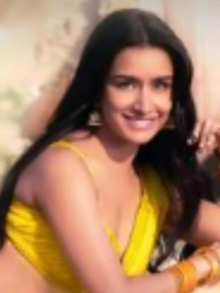 Loved Shraddha Kapoor S Sheer Yellow Saree Look From Tjmm Don T Miss Her These Hot Looks