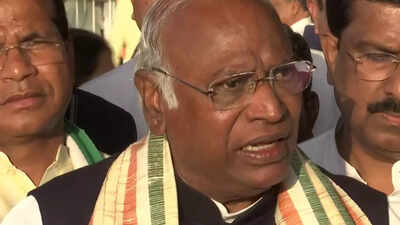 Mallikarjun Kharge calls Pawan Khera's arrest as 'Hitlershahi'