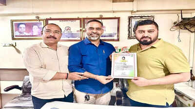 Social activist Vinod Tiwari joins Congress in Kalyan