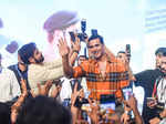 Akshay Kumar and Emraan Hashmi groove to song 'Main Khiladi' at the promotions of Selfiee