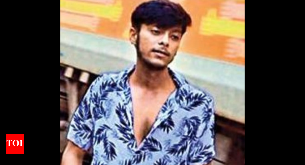 Shooting videos on railway tracks costs two lives in Delhi | Delhi News ...