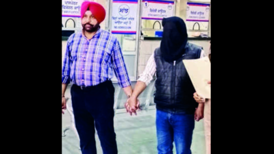 Jewel thief's sell-off plan fails, held after Nepal tour