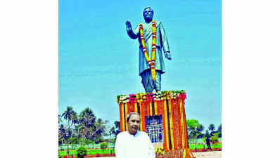 Icon’s revamped museum, statue unveiled by CM