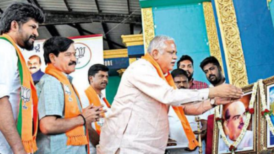 Mysuru MP Pratap Simha calls on BJP workers to defeat Congress in polls