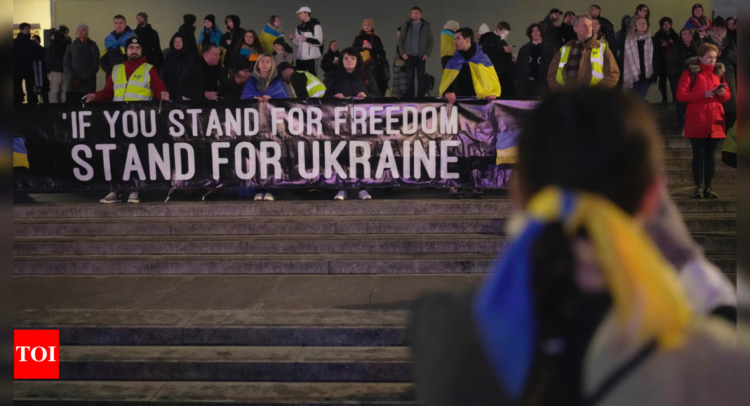 Ukraine. Des monuments allumés et des veillées organisées pour marquer le premier anniversaire de la guerre russo-ukrainienne