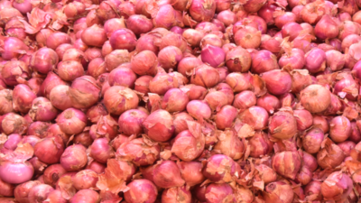 Maharashtra farmer travels 70km to sell 512kg onions, gets cheque for Rs 2