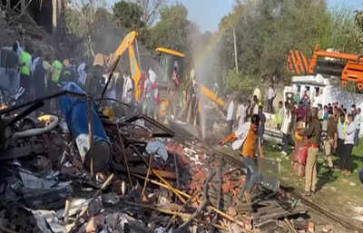 5 dead, 30 injured as roof of cold storage collapses in UP's Meerut