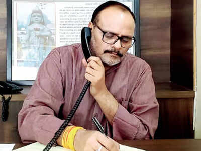 SP MLAs create ruckus as UP deputy CM Brajesh Pathak calls them 'dhongi'