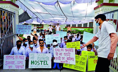 Nursing students continue stir even as BHU clears stand