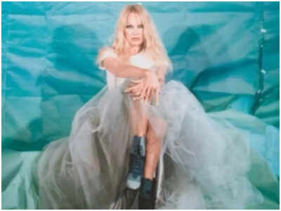 Pam Anderson: World leaders wanted a kiss on the cheek in lieu of