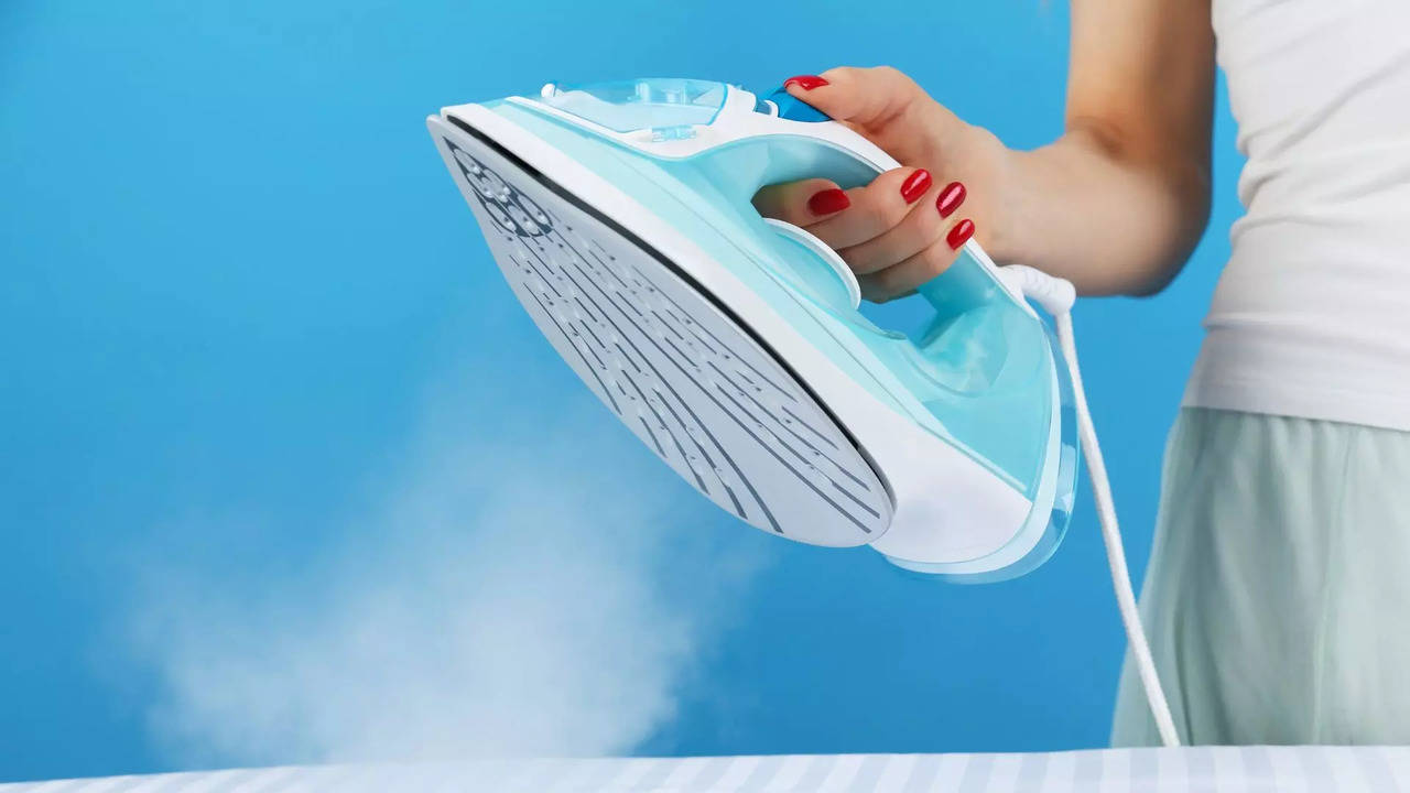 Travel Mini Iron, Portable Steam Iron for Clothes, Handheld Steamer, Steam  Iron, with Non-Stick Sole Plate, Steam Ironing and Dry Ironing, Fast Heated  up, Detachable Water Tank 
