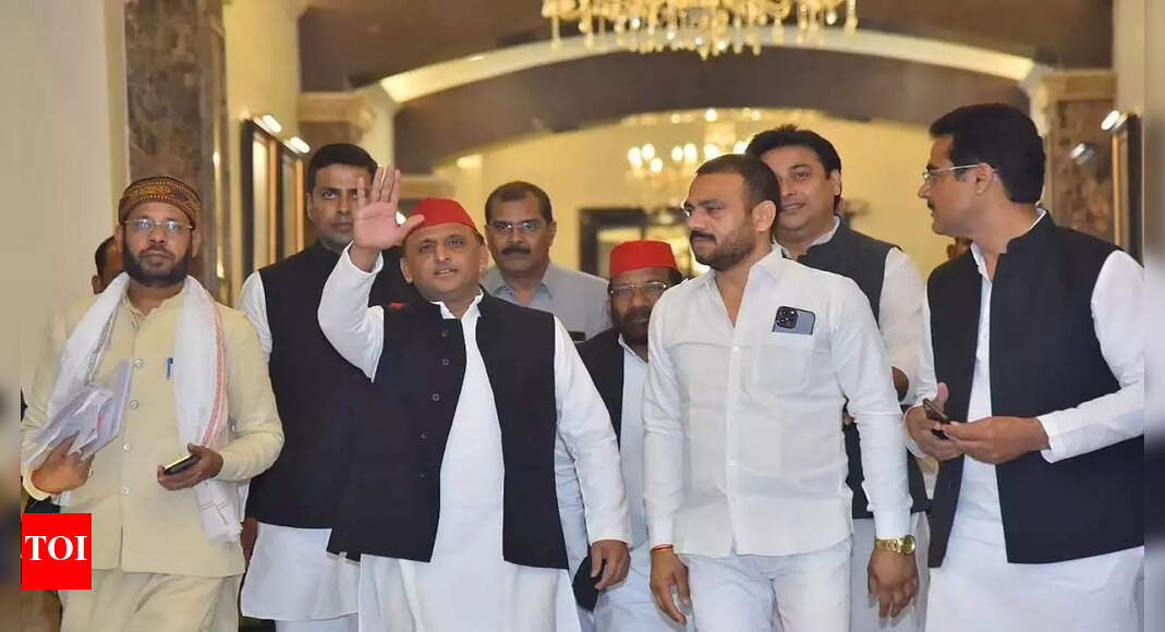 क्या यही है ‘राम राज्य’?  प्रयागराज शूटआउट ने सरकार के कानून-व्यवस्था के दावों की पोल खोल दी: अखिलेश यादव |  लखनऊ समाचार – टाइम्स ऑफ इंडिया