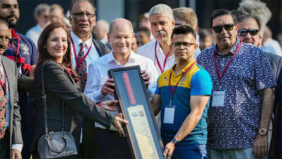 German Chancellor visits cricket stadium in Bengaluru, spends time with RCB players