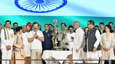 Congress sounds poll bugle with 'call to action'