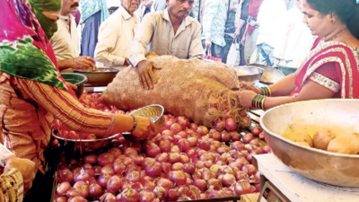 Vegetable prices fall in Kolhapur markets as supply increases