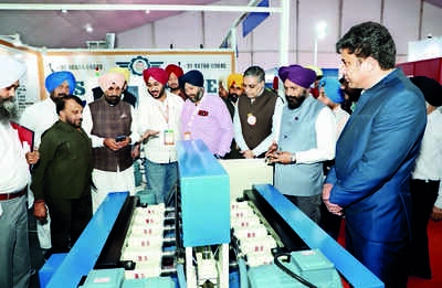 Industrialists throng auto expo on Day 3