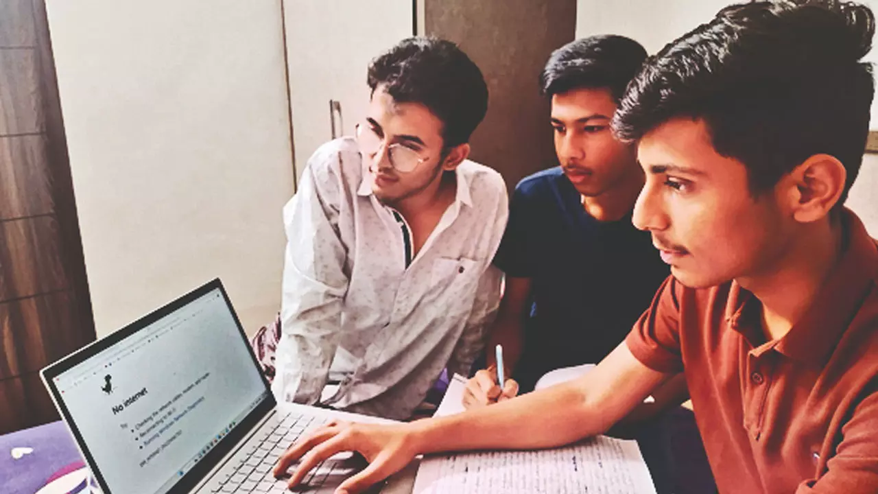 Anubhav Mazumdar Ban On Mobile Brings Life In City To Virtual