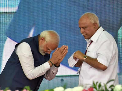 With mobile flashlights, Modi shows camaraderie with Yediyurappa