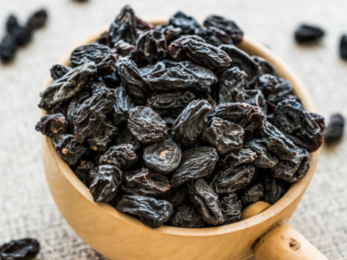 10 incredible benefits of soaked munakka (black raisin)