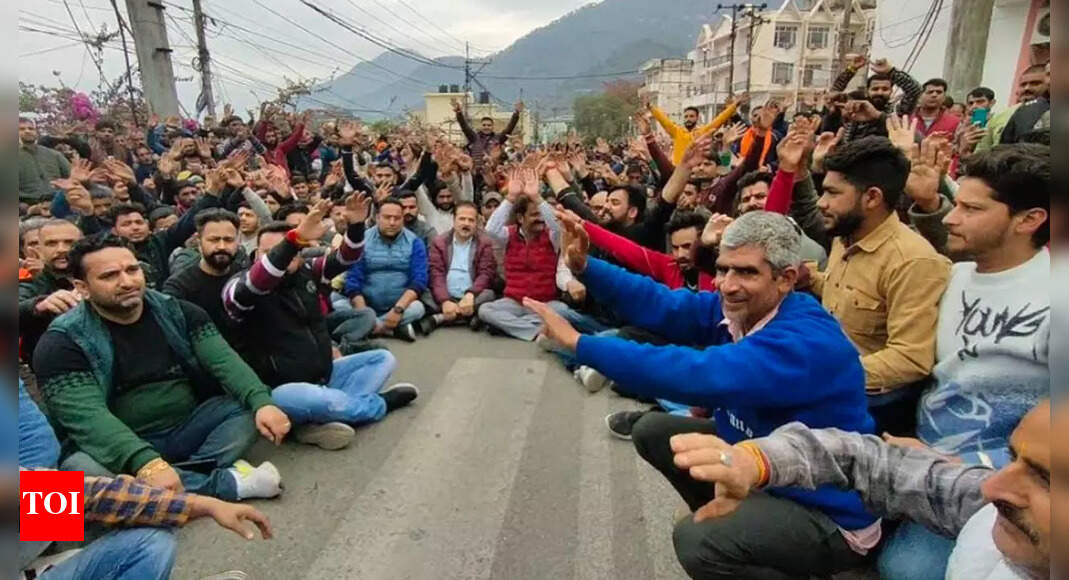 J-K Ropeway Protest Controversy: Katra shuts down as traders protest ...