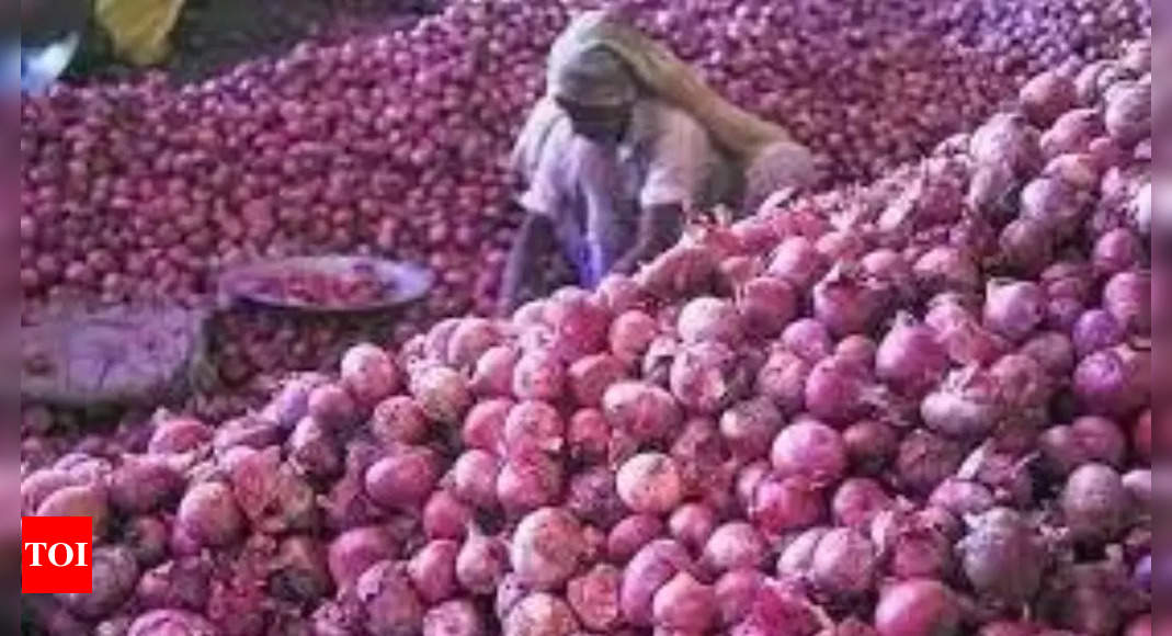 Onion prices will stay depressed till mid-March: Experts | India News – Times of India