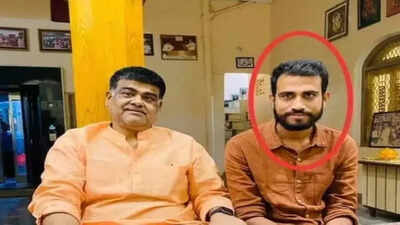 BJP, SP in photo war over murder accused in Uttar Pradesh