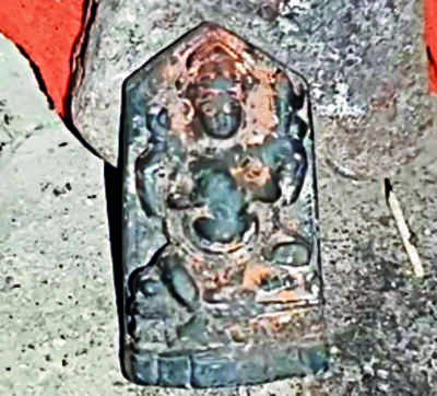 Farmer stumbles upon ancient idol in Chatra